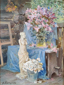 Venus de Milo and flowers
